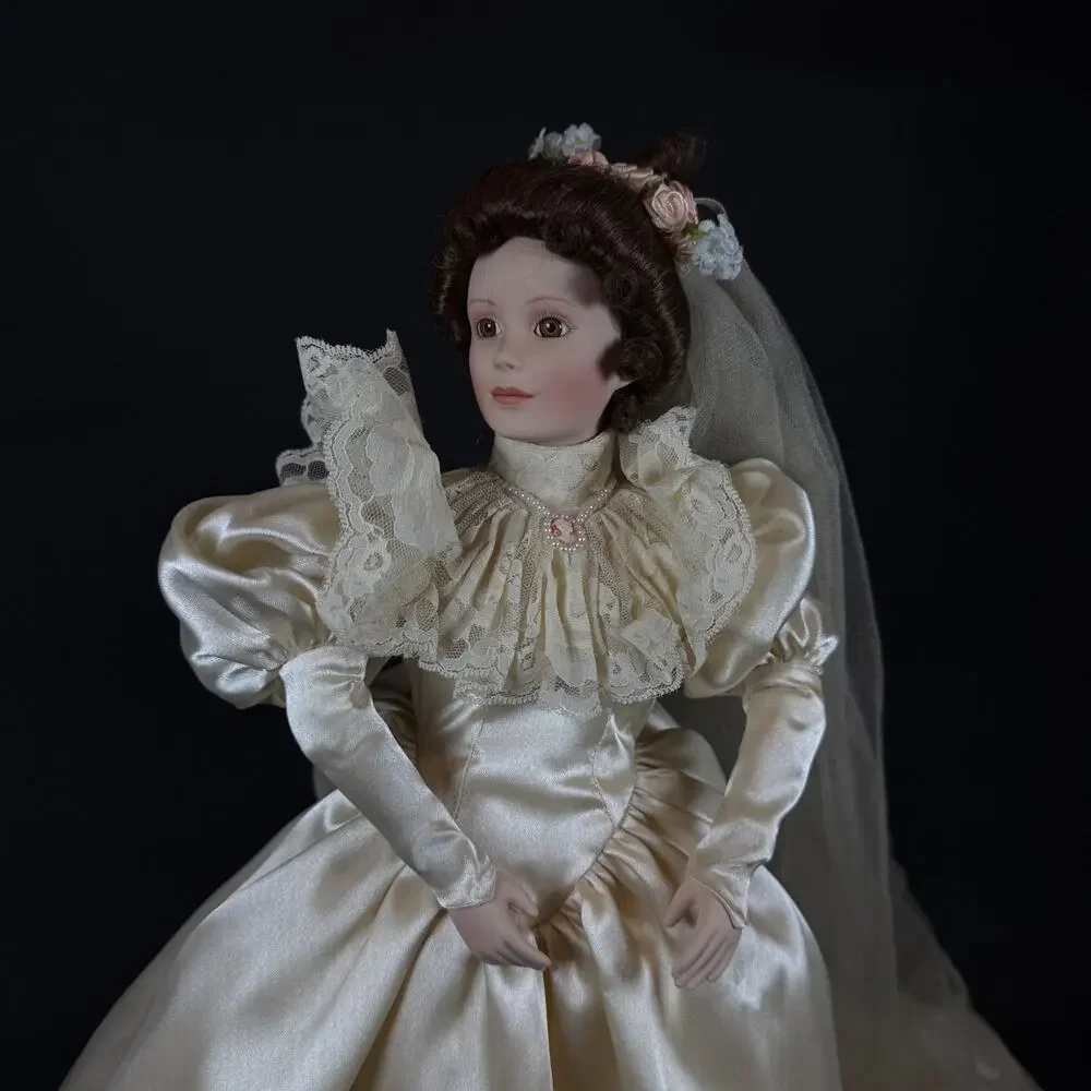 Ashton Drake Galleries Elizabeth 1990s Porcelain Doll Wedding Dress Vintage 20'